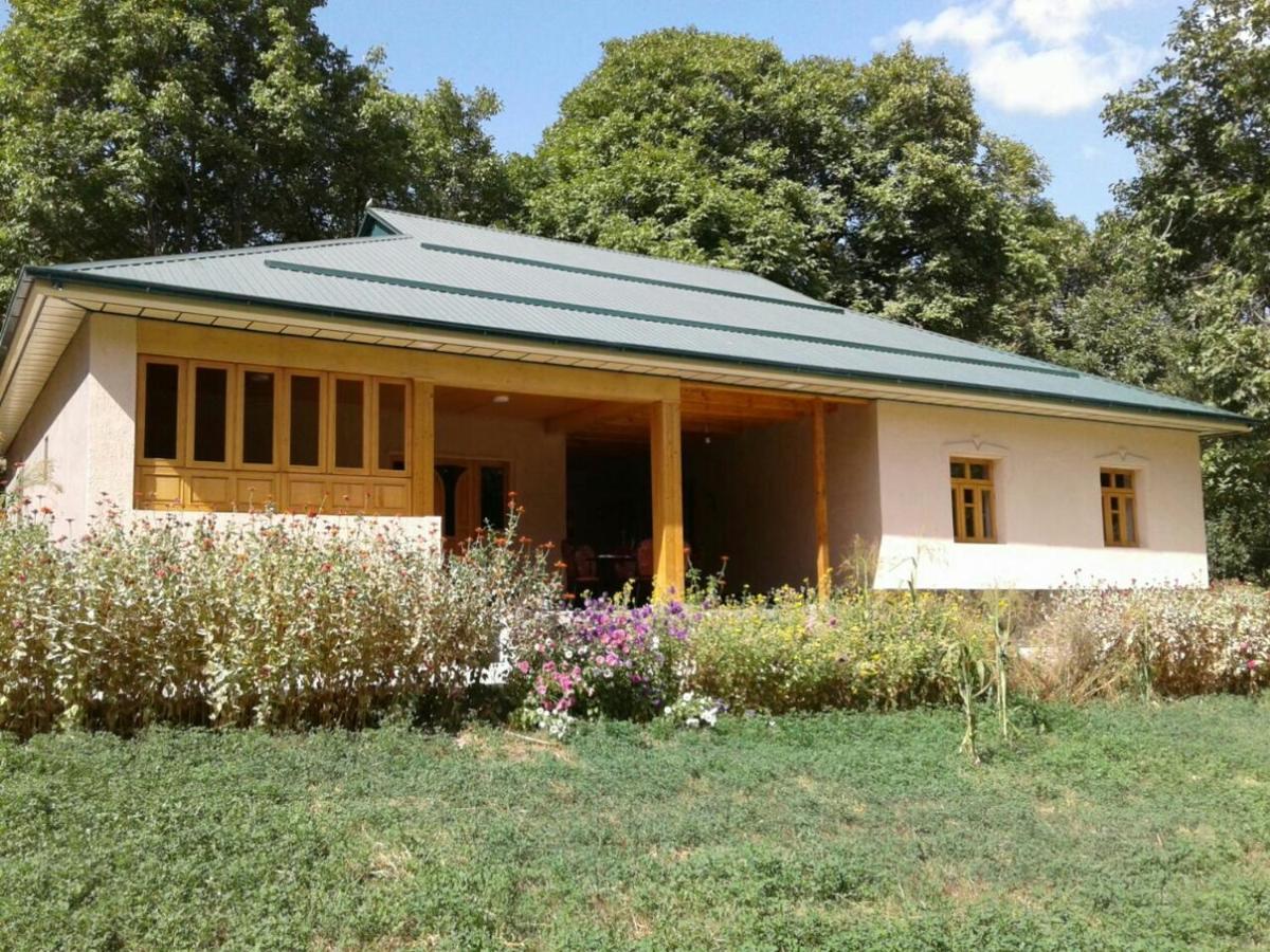Hayat Guesthouse Nuratau Mountains Yukary-Ukhum Exterior foto