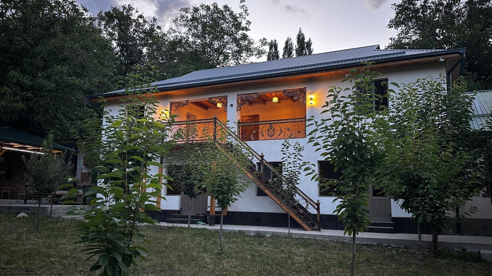 Hayat Guesthouse Nuratau Mountains Yukary-Ukhum Exterior foto